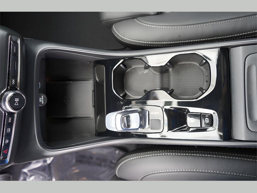 new 2025 Volvo XC40 car, priced at $51,035