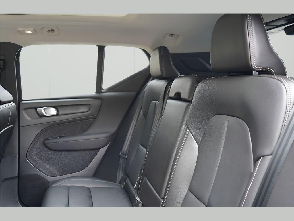 new 2025 Volvo XC40 car, priced at $51,035