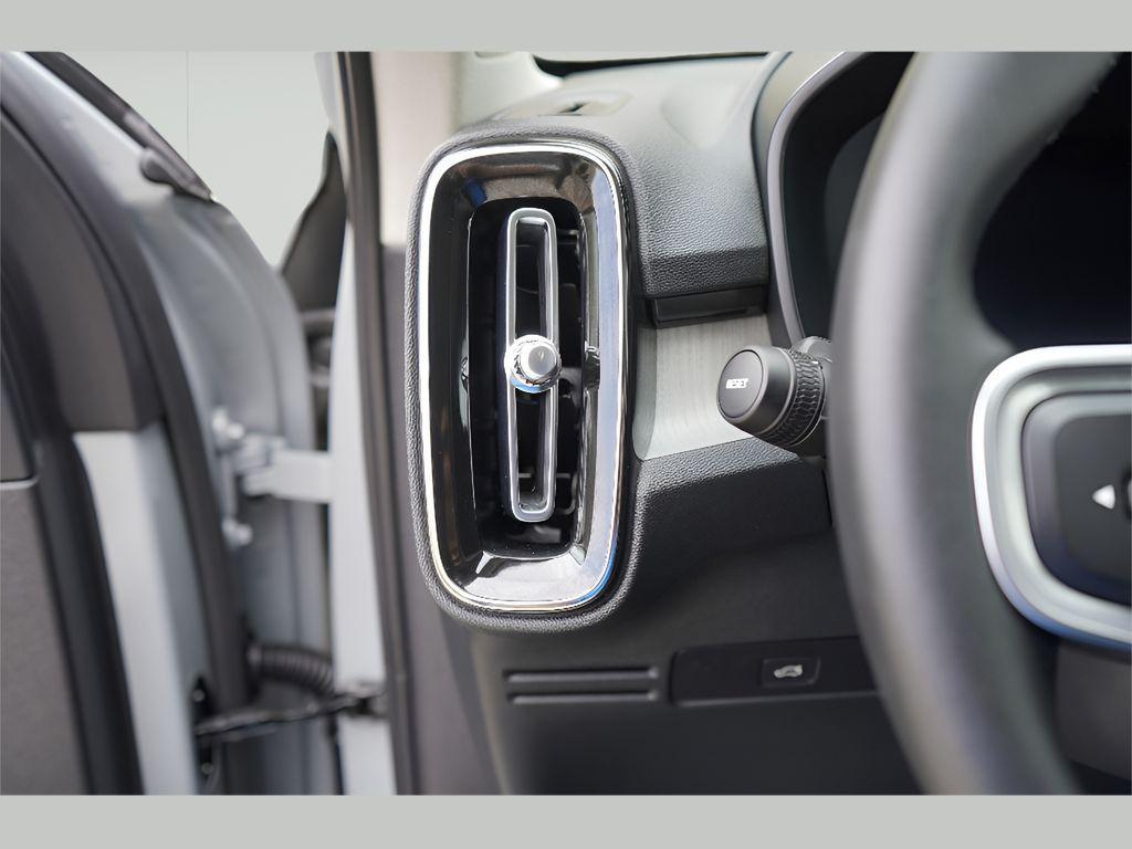 new 2025 Volvo XC40 car, priced at $51,035