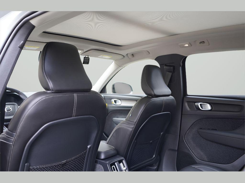 new 2025 Volvo XC40 car, priced at $51,035