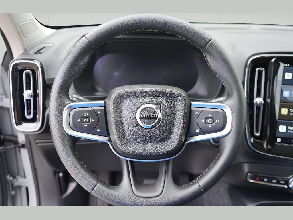 new 2025 Volvo XC40 car, priced at $51,035