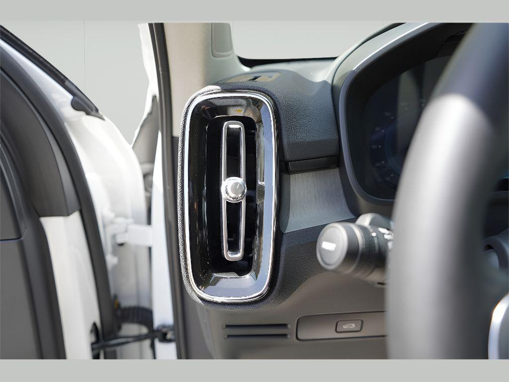 new 2025 Volvo XC40 car, priced at $46,485