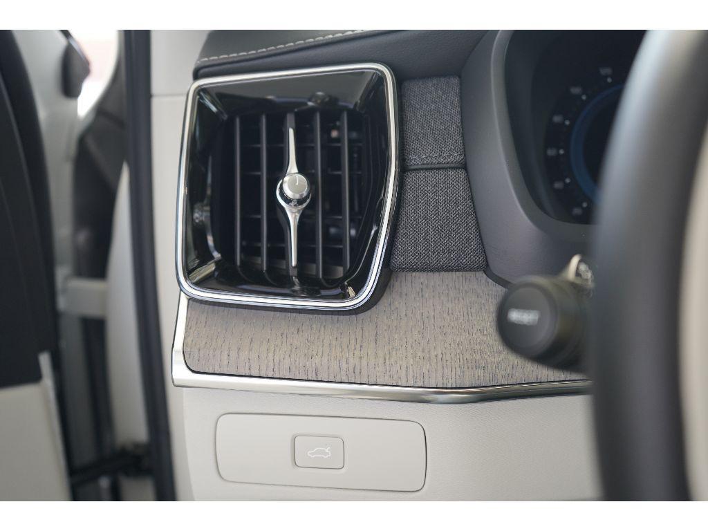new 2025 Volvo XC90 car, priced at $73,145