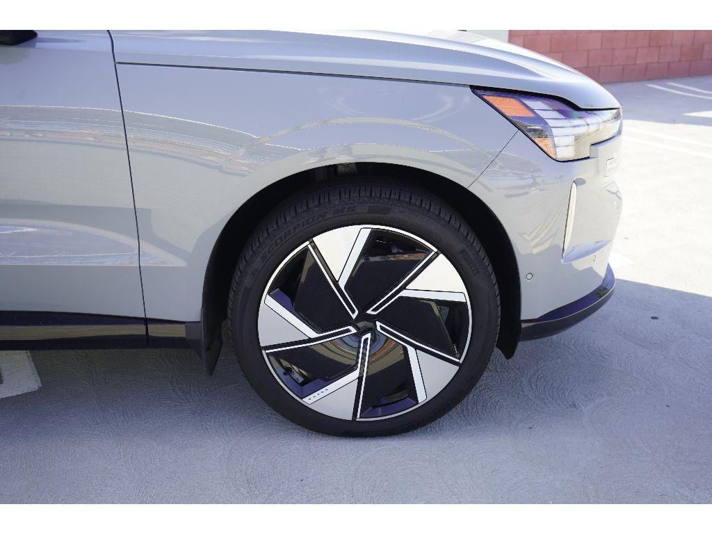 new 2025 Volvo EX90 car, priced at $83,425