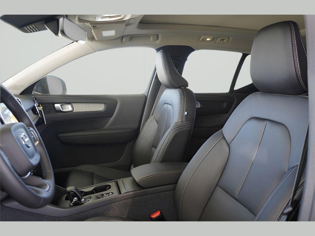 new 2025 Volvo XC40 car, priced at $46,015