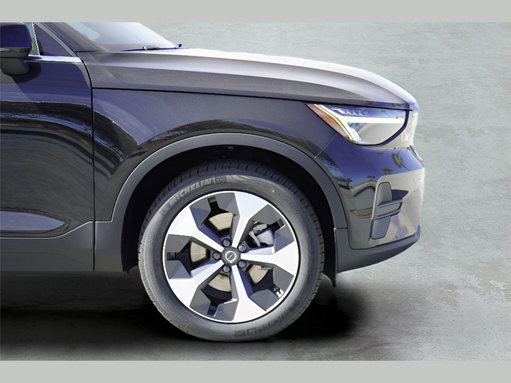 new 2025 Volvo XC40 car, priced at $46,015