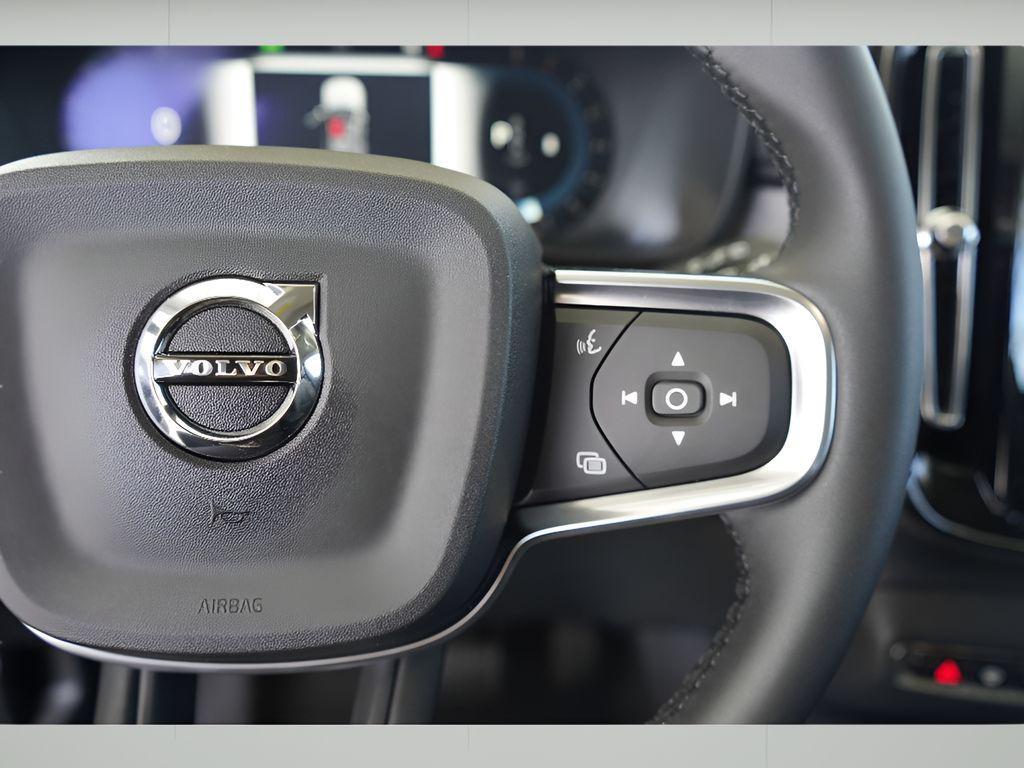 new 2025 Volvo XC40 car, priced at $46,015