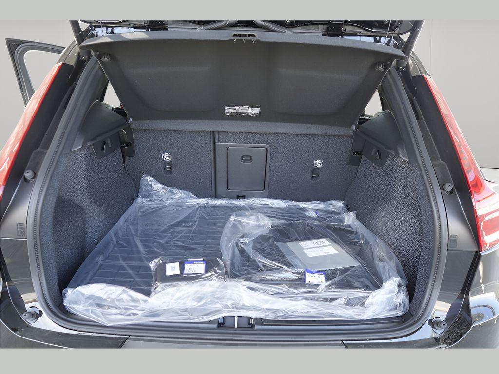 new 2025 Volvo XC40 car, priced at $46,015