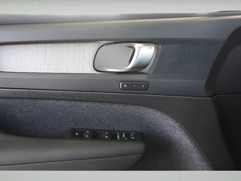 new 2025 Volvo XC40 car, priced at $46,015