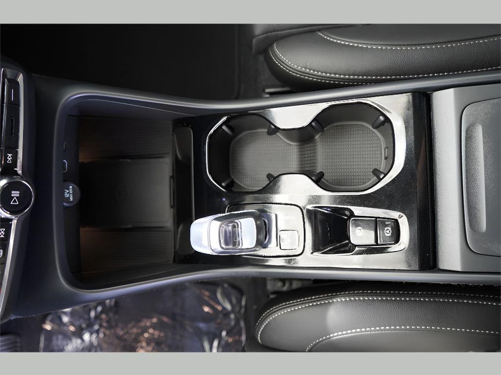 new 2025 Volvo XC40 car, priced at $51,465