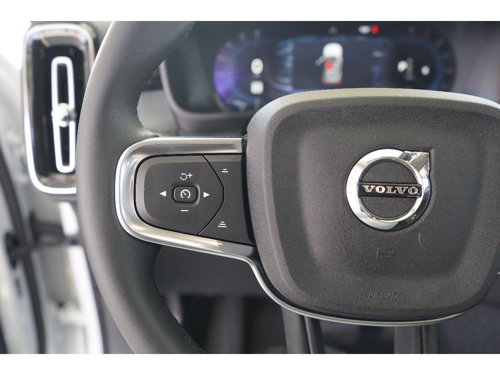 new 2025 Volvo XC40 car, priced at $47,260