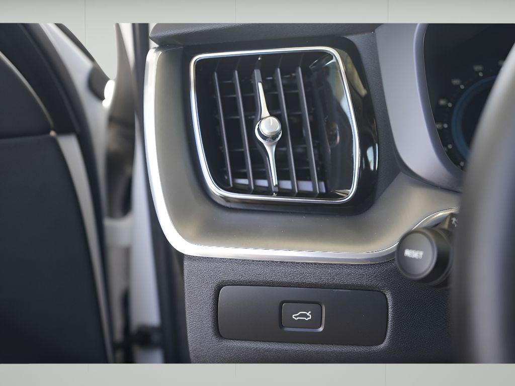 new 2025 Volvo XC60 car, priced at $40,900