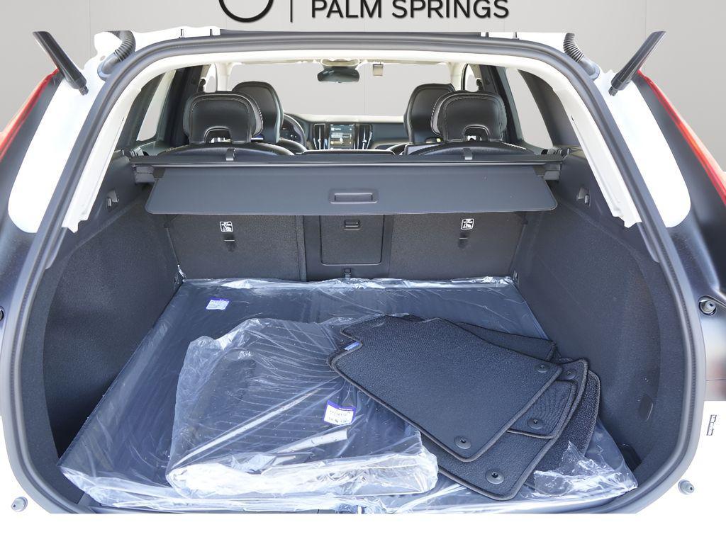 new 2025 Volvo XC60 car, priced at $40,900