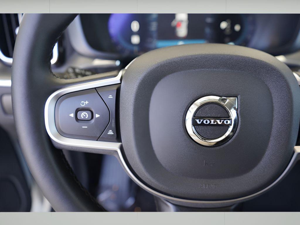 new 2025 Volvo XC60 car, priced at $40,900