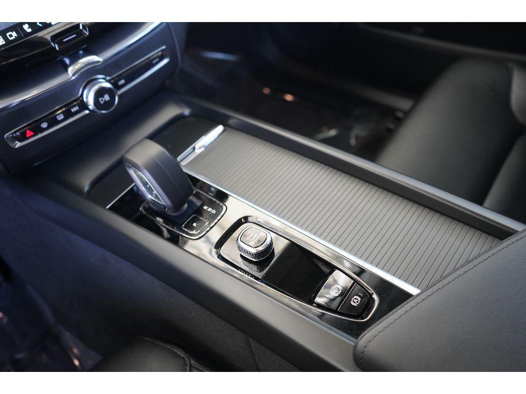 new 2025 Volvo XC60 car, priced at $50,900