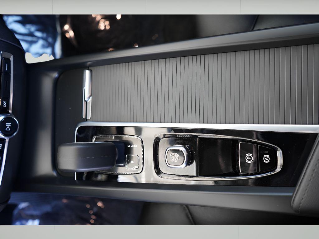 new 2025 Volvo XC60 car, priced at $40,900