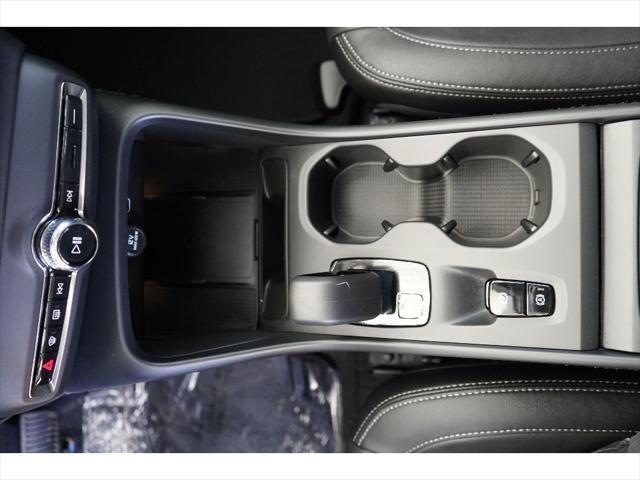 new 2025 Volvo XC40 car, priced at $46,035
