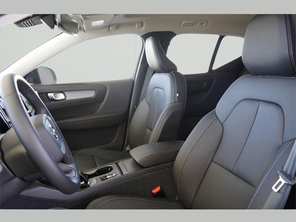 new 2025 Volvo XC40 car, priced at $46,035