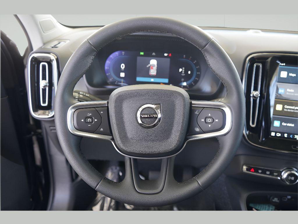 new 2025 Volvo XC40 car, priced at $46,035