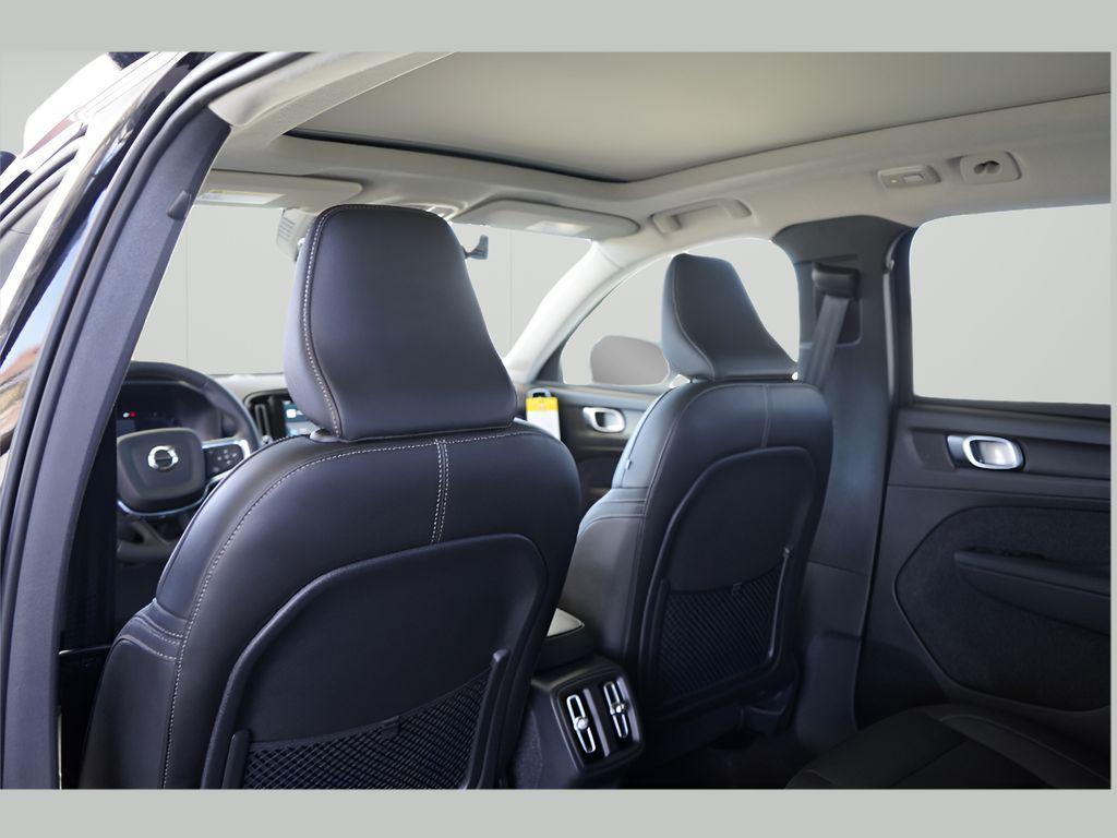 new 2025 Volvo XC40 car, priced at $46,035