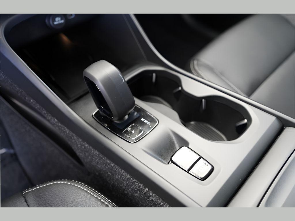 new 2025 Volvo XC40 car, priced at $46,035