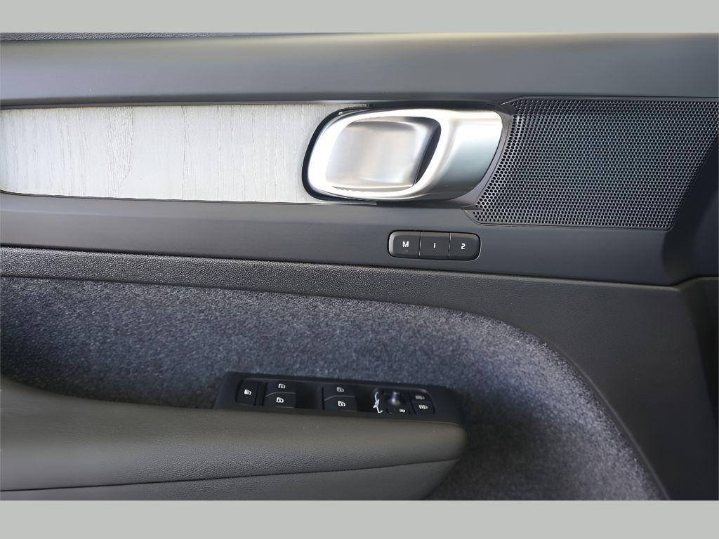 new 2025 Volvo XC40 car, priced at $46,035