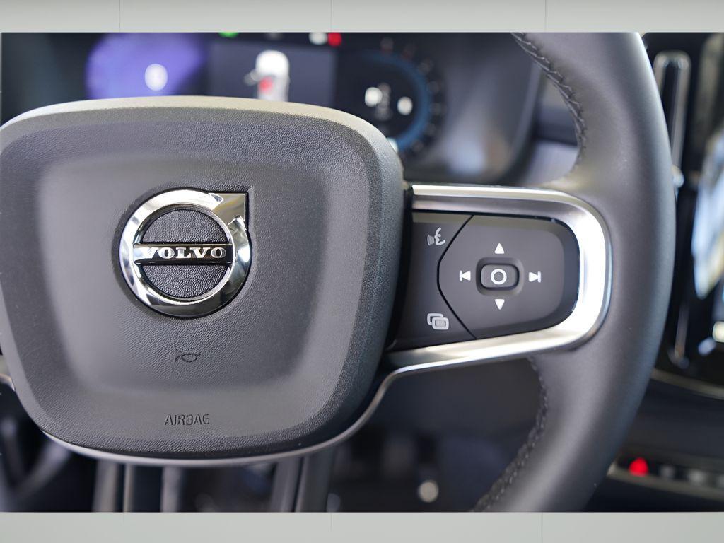 new 2025 Volvo XC40 car, priced at $46,035