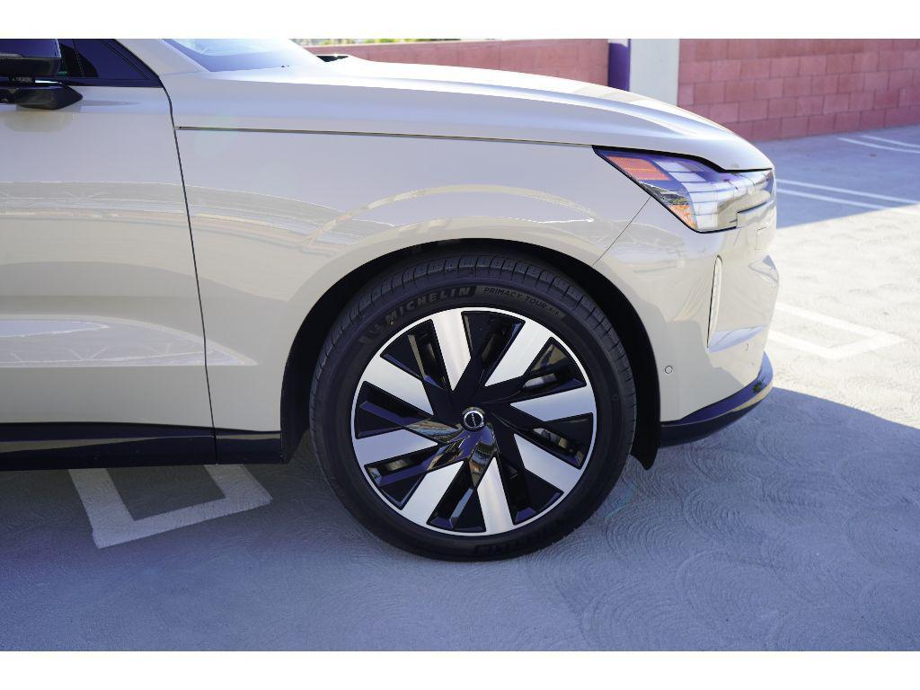 new 2025 Volvo EX90 car, priced at $88,310