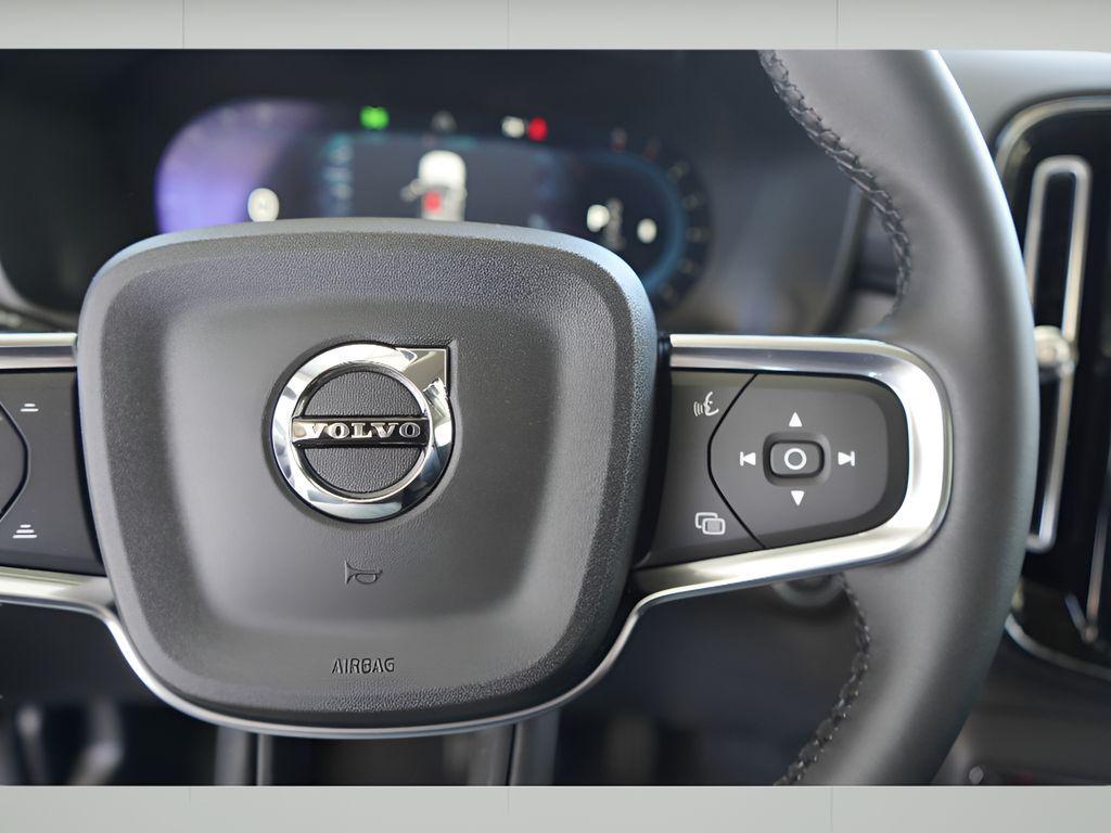 new 2025 Volvo XC40 car, priced at $45,315