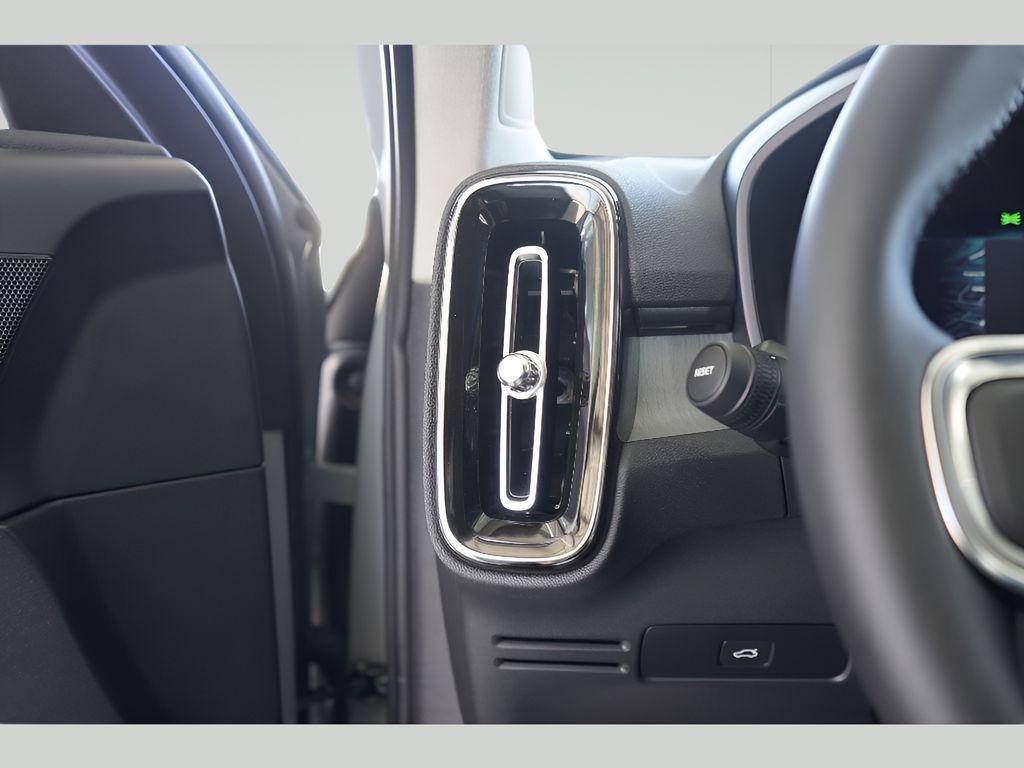 new 2025 Volvo XC40 car, priced at $45,315