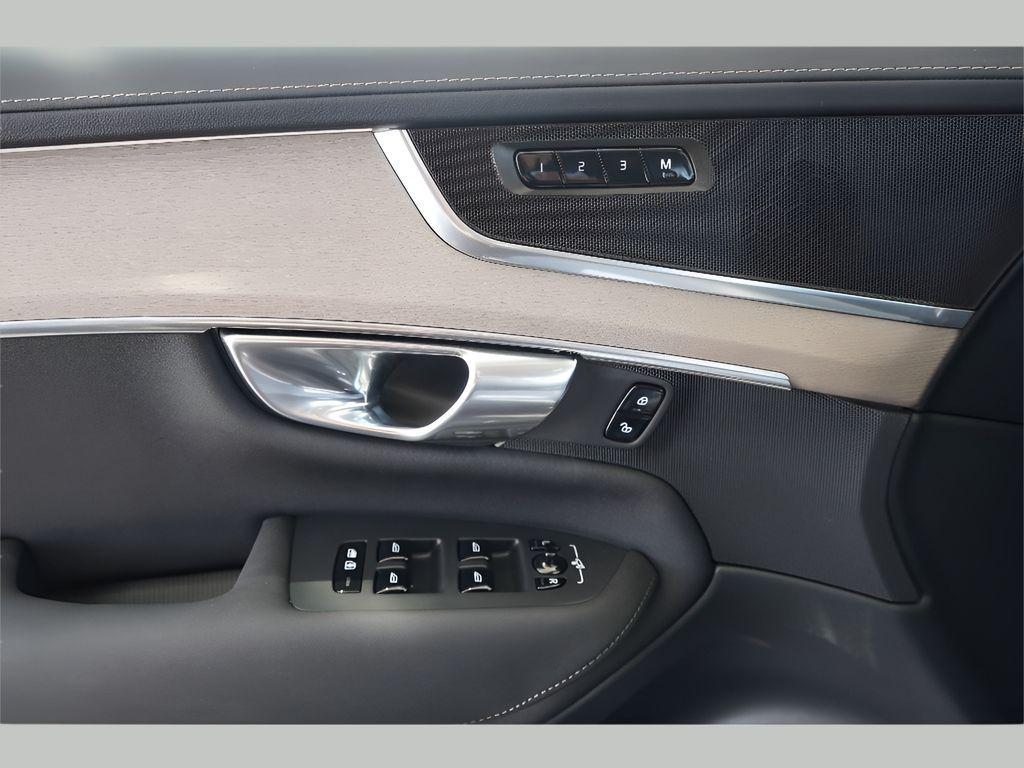 new 2025 Volvo XC90 car, priced at $65,945