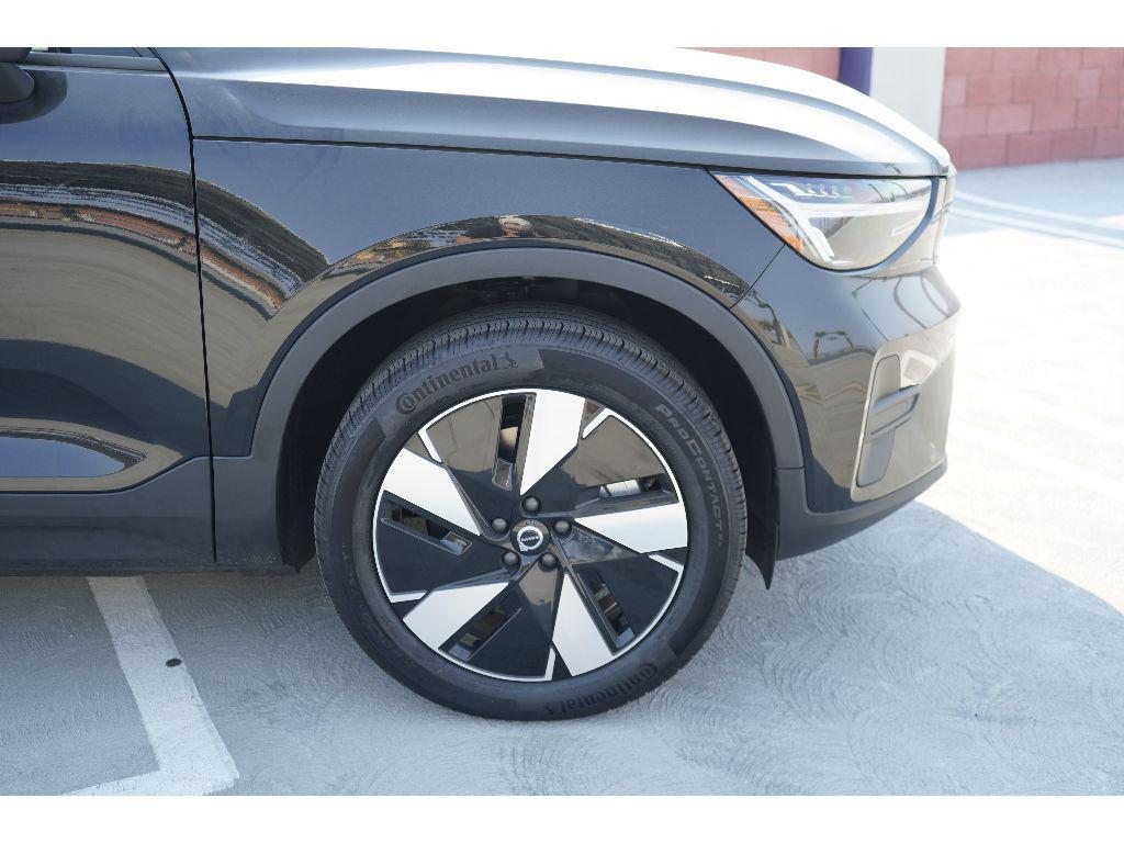 new 2025 Volvo EX40 car, priced at $57,990
