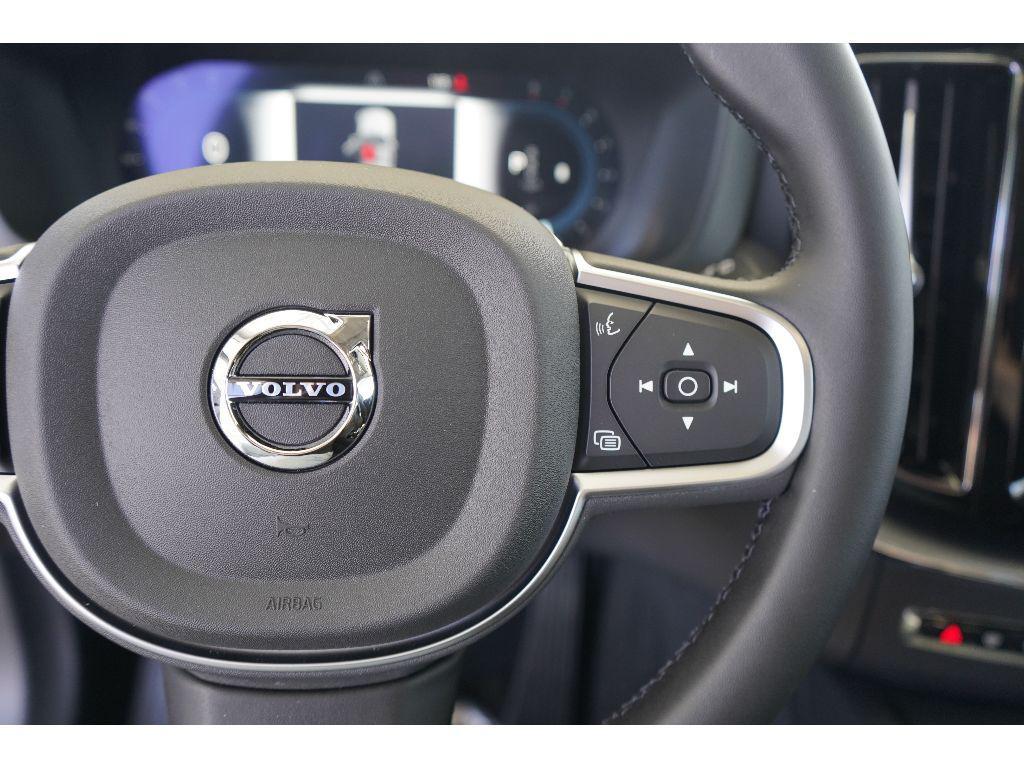 new 2025 Volvo XC60 car, priced at $50,900