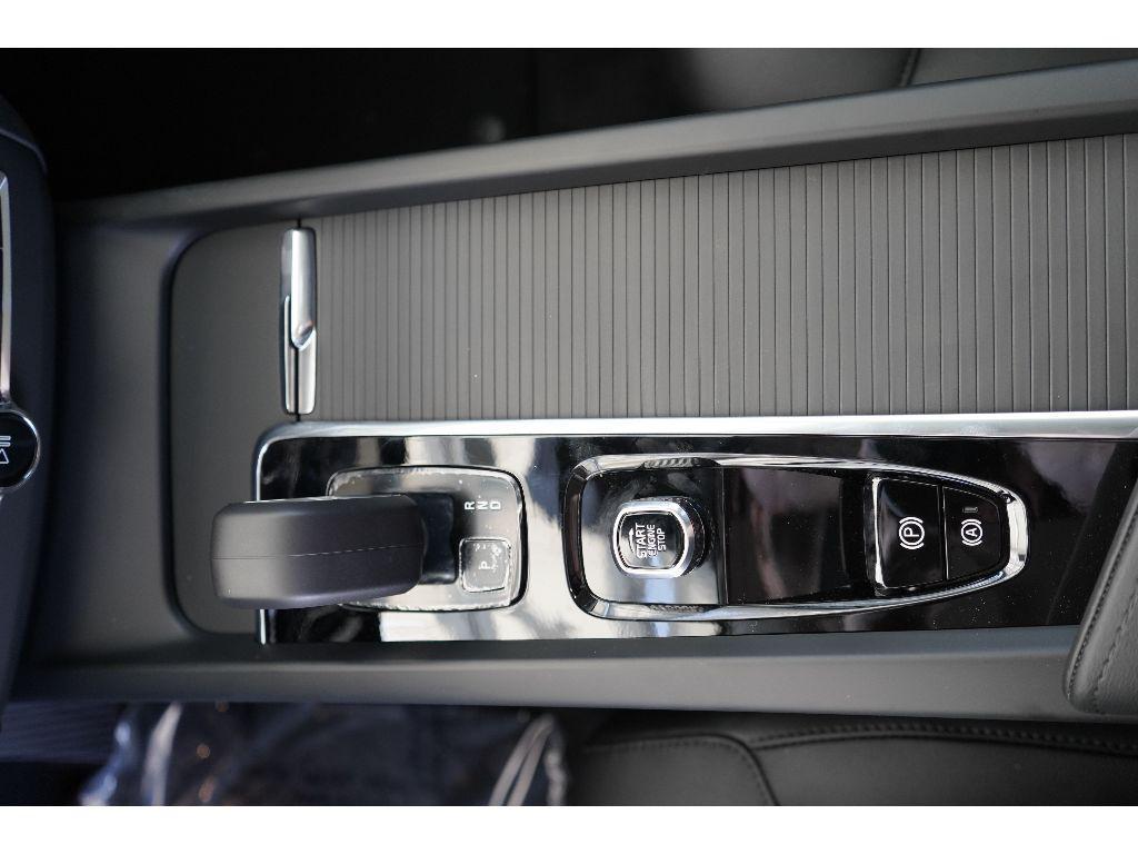 new 2025 Volvo XC60 car, priced at $50,900