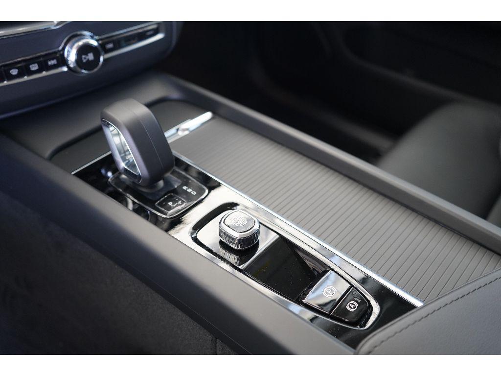 new 2025 Volvo XC60 car, priced at $50,900