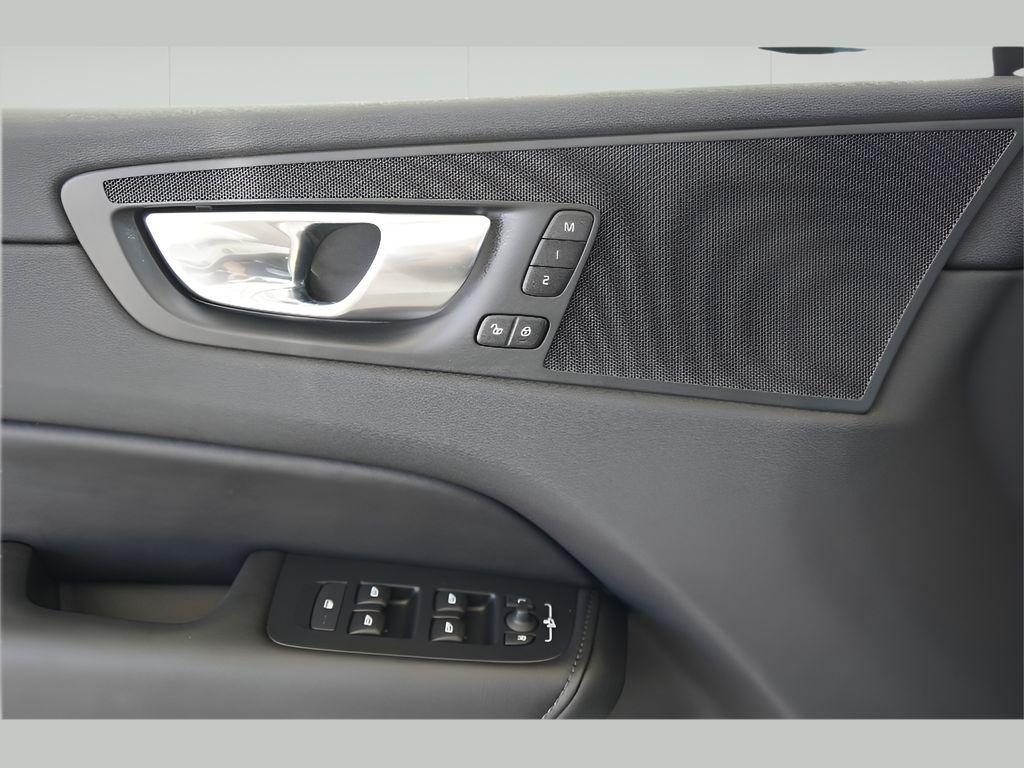 new 2025 Volvo XC60 car, priced at $50,900