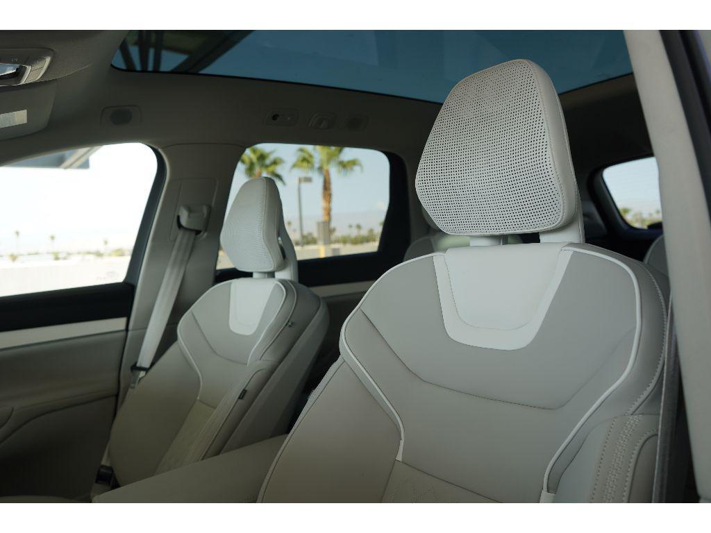 new 2025 Volvo EX90 car, priced at $94,340