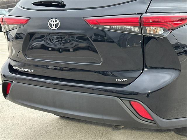 used 2022 Toyota Highlander car, priced at $31,500