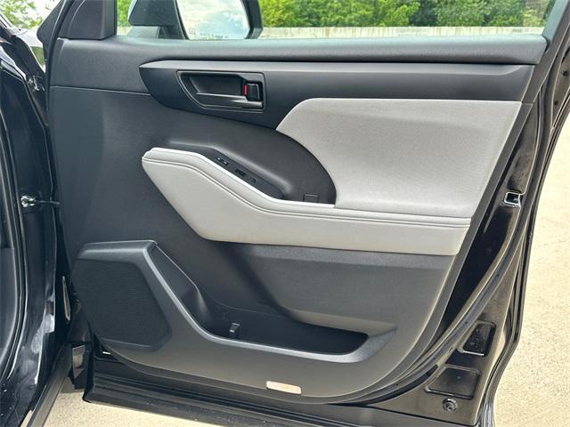 used 2022 Toyota Highlander car, priced at $32,665