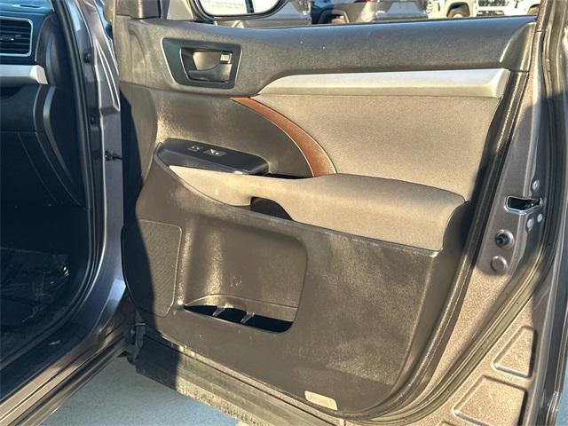 used 2019 Toyota Highlander car, priced at $22,275