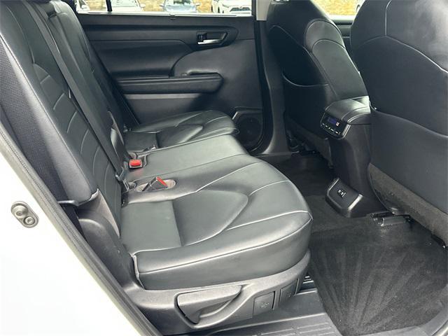 used 2020 Toyota Highlander car, priced at $27,570