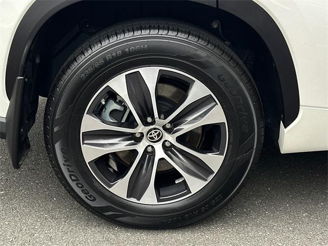 used 2020 Toyota Highlander car, priced at $27,570