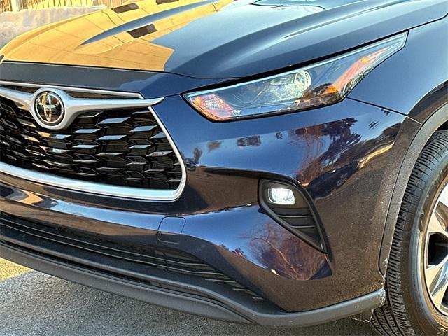 used 2023 Toyota Highlander car, priced at $37,867