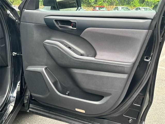 used 2024 Toyota Highlander car, priced at $38,500