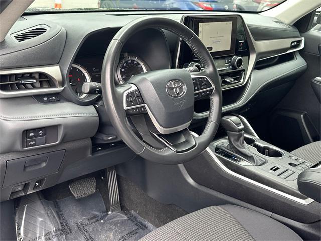 used 2024 Toyota Highlander car, priced at $38,500