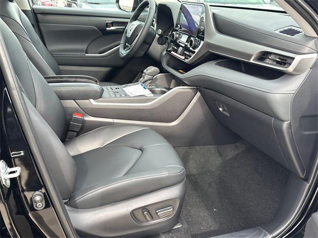 new 2026 Toyota Highlander car, priced at $47,153