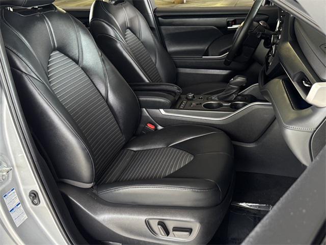 used 2022 Toyota Highlander car, priced at $43,600