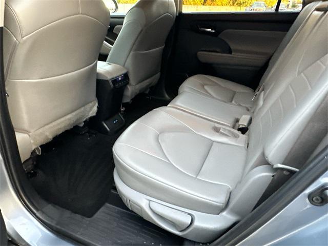 used 2022 Toyota Highlander car, priced at $34,995