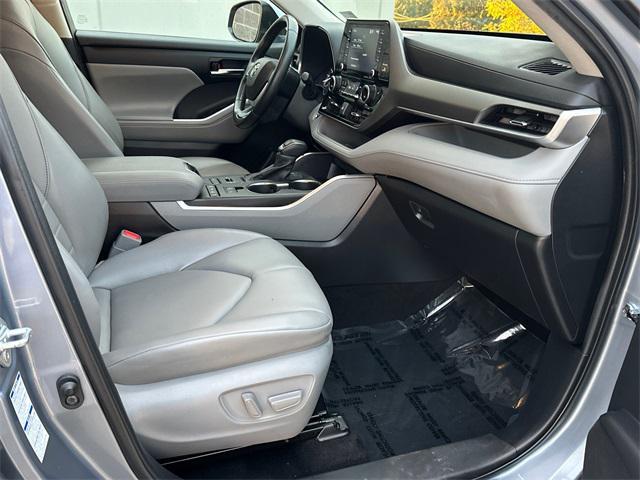 used 2022 Toyota Highlander car, priced at $34,995
