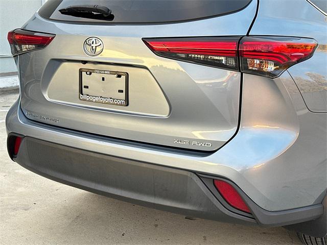 used 2022 Toyota Highlander car, priced at $34,995